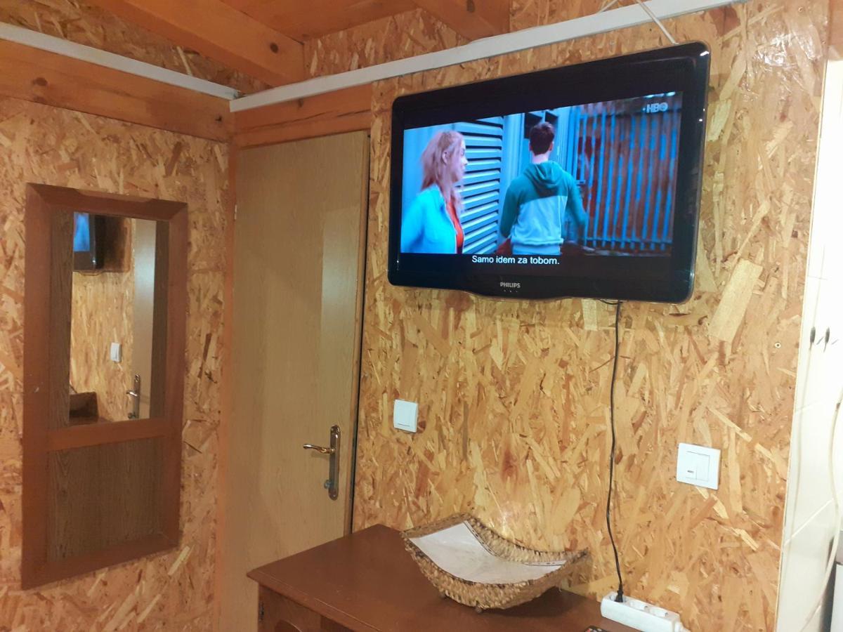 Obiteljski Apartman Borovi Visoko Luaran gambar