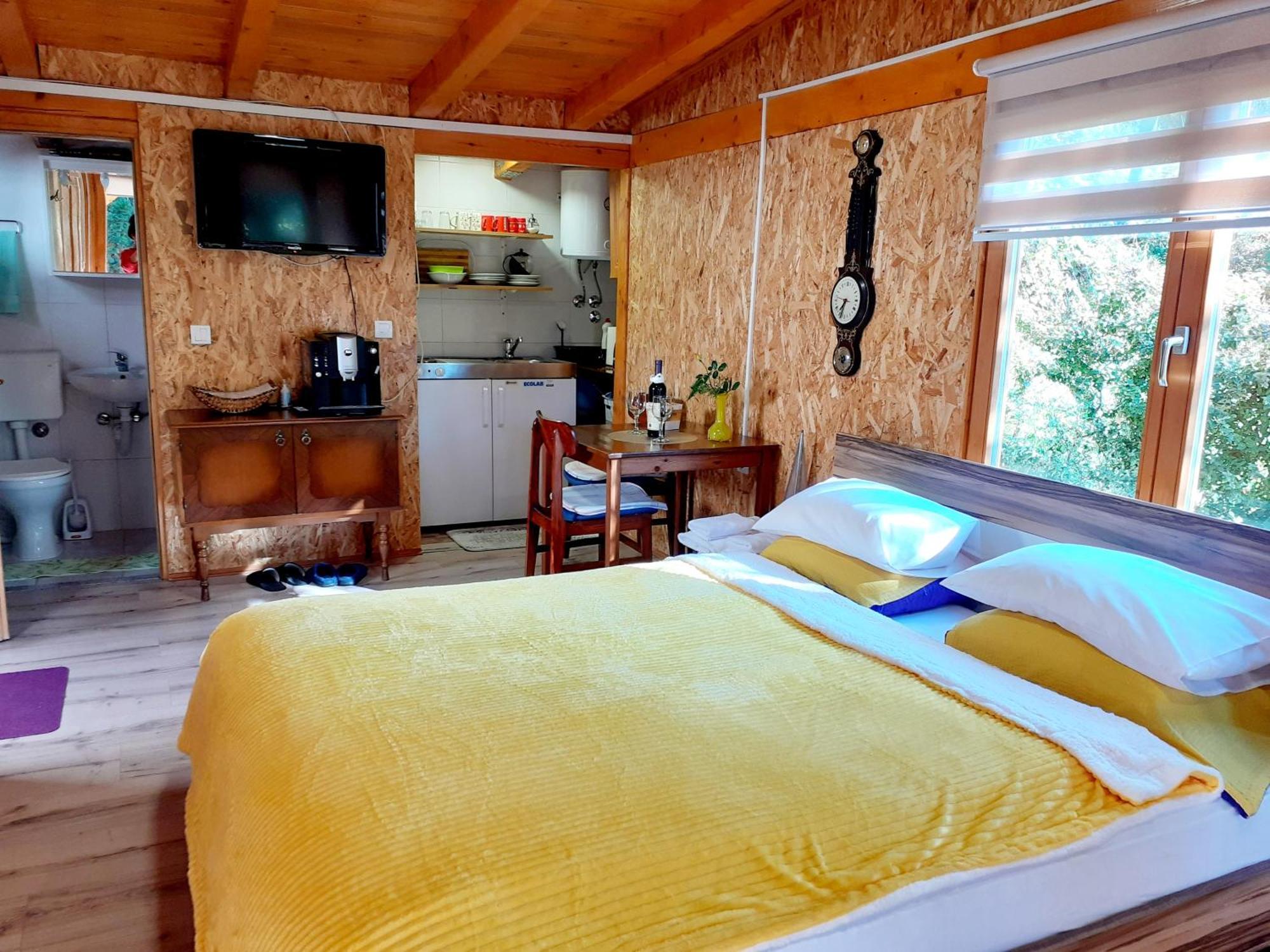 Obiteljski Apartman Borovi Visoko Bilik gambar