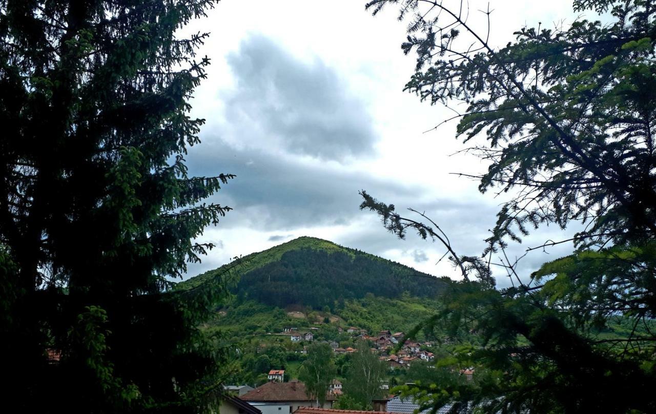 Obiteljski Apartman Borovi Visoko Luaran gambar